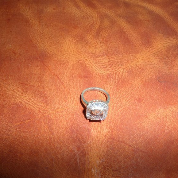 CZ and silver ring - Picture 5 of 5